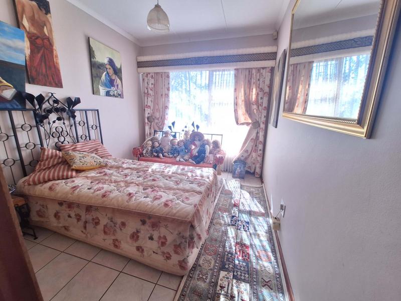 5 Bedroom Property for Sale in Hartenbos Heuwels Western Cape